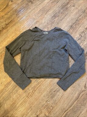 KB Charcoal Gray Long-Sleeve Cropped Tee